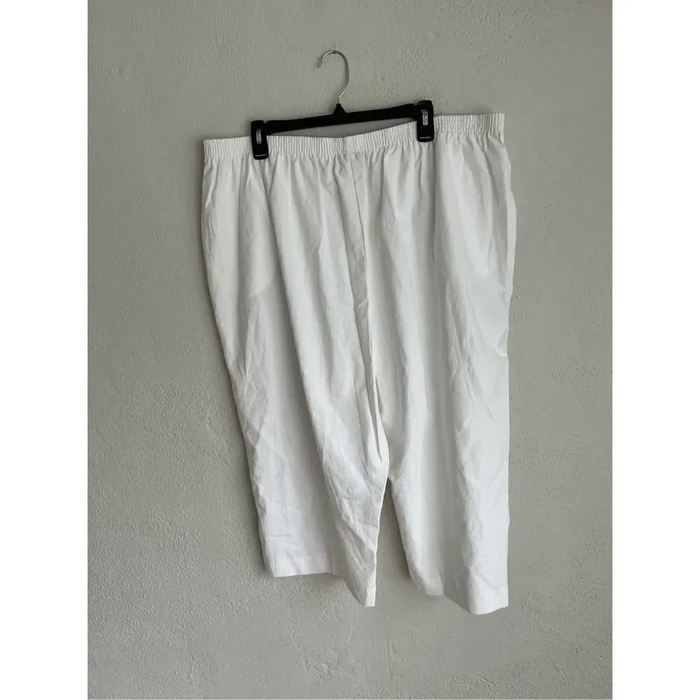 Alfred Dunner Woman White Elastic Waist Cotton Capri Pant, Size 24W